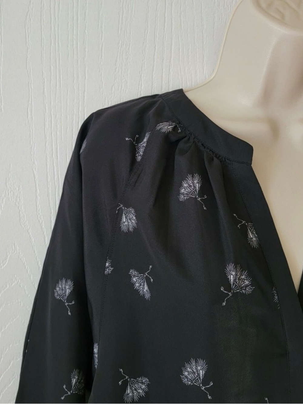 Joie Black Floral V-Neck Peasant Blouse - Picture 4 of 8